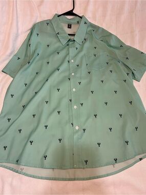 H&M Mint Green Short-Sleeve Button-Down Shirt with Black Cactus Print